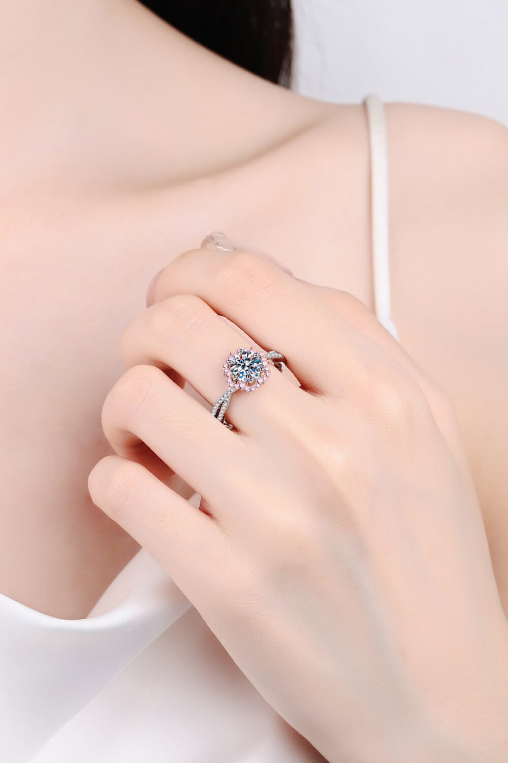 1 Carat Moissanite Flower - Shaped Crisscross Ring - Mervyns